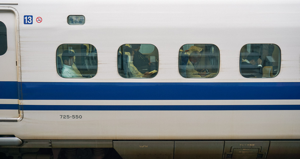 Der Shinkansen-Schnellzug in Kyoto.